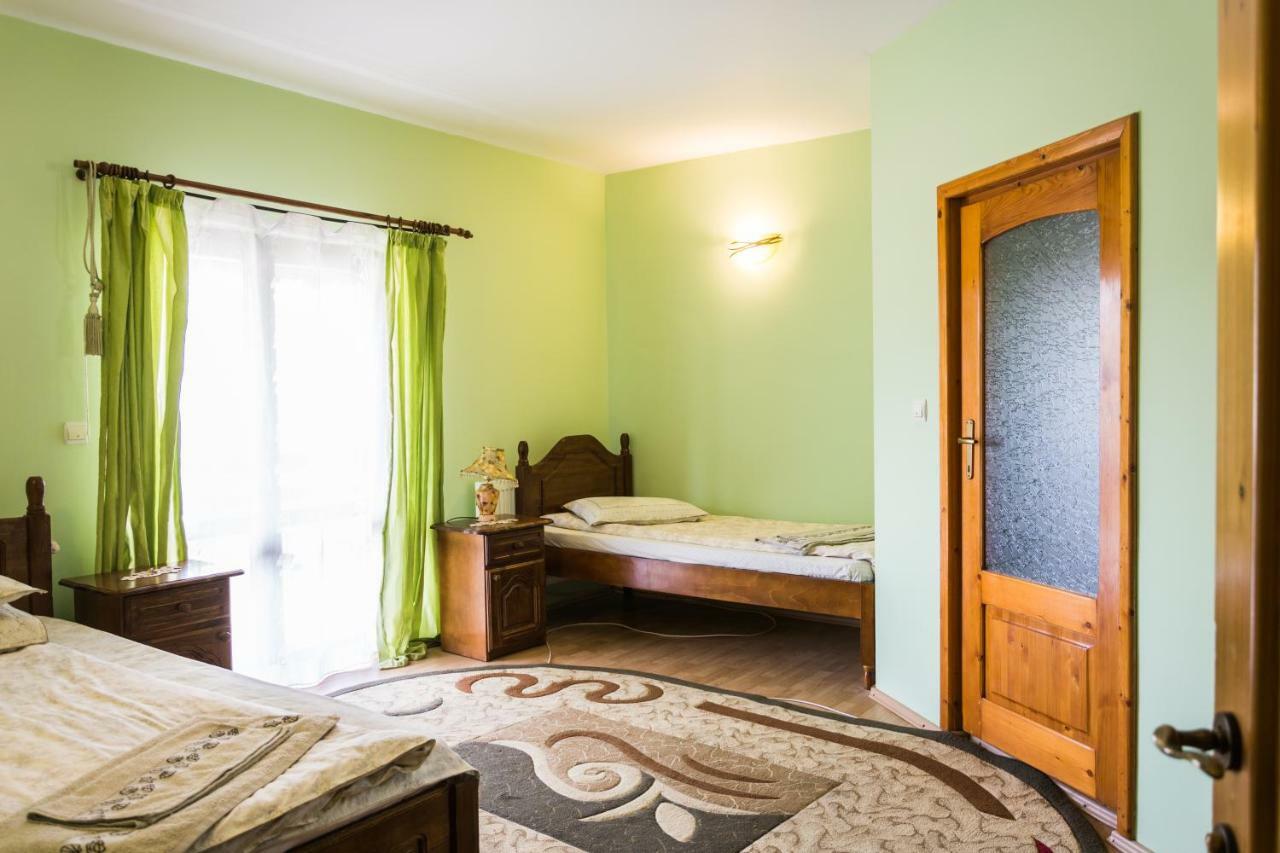 Casa Rares Сучевіца Екстер'єр фото
